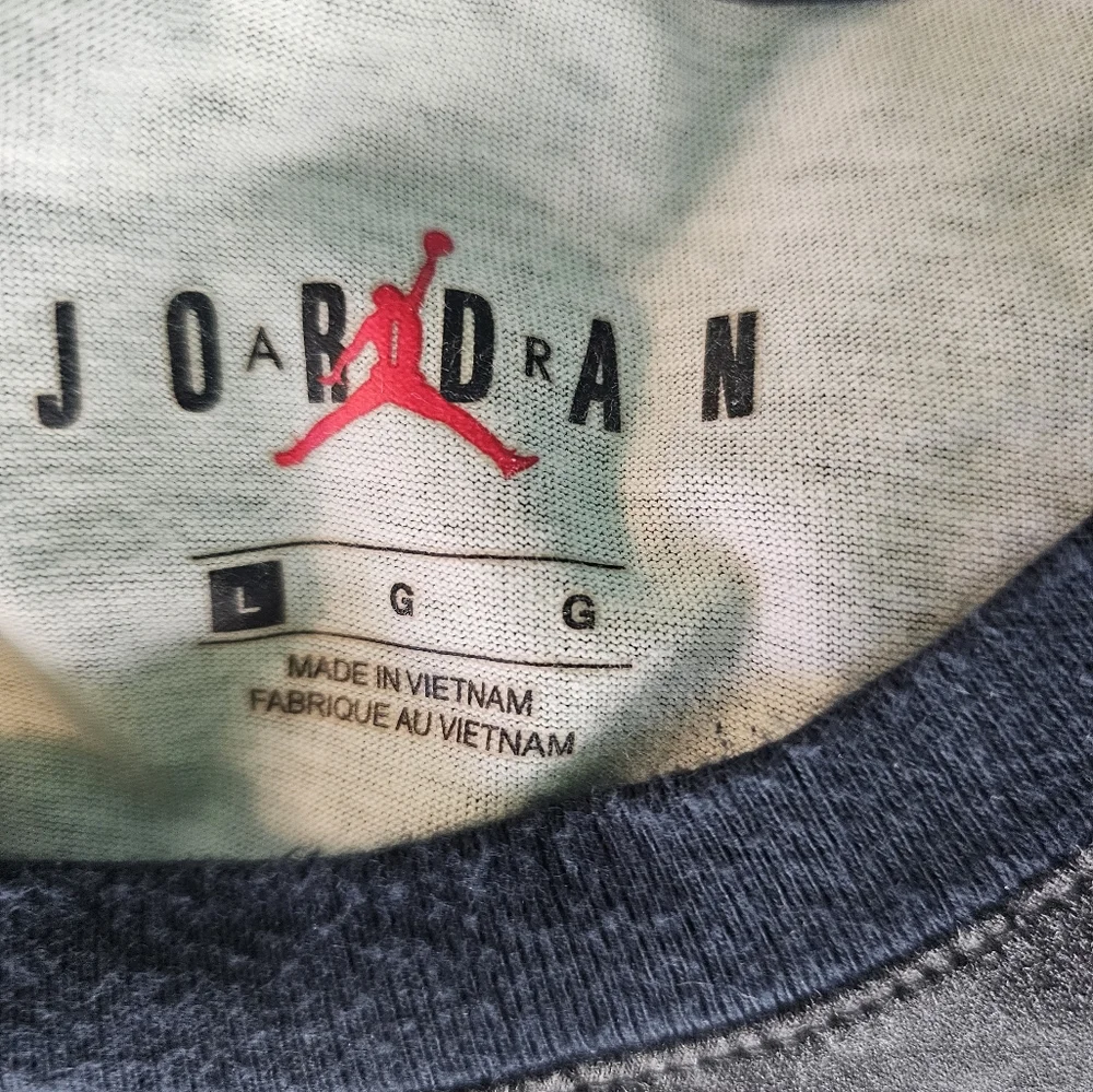 Jordan Gradient Black, Pink, and White T-Shirt Men's Size L